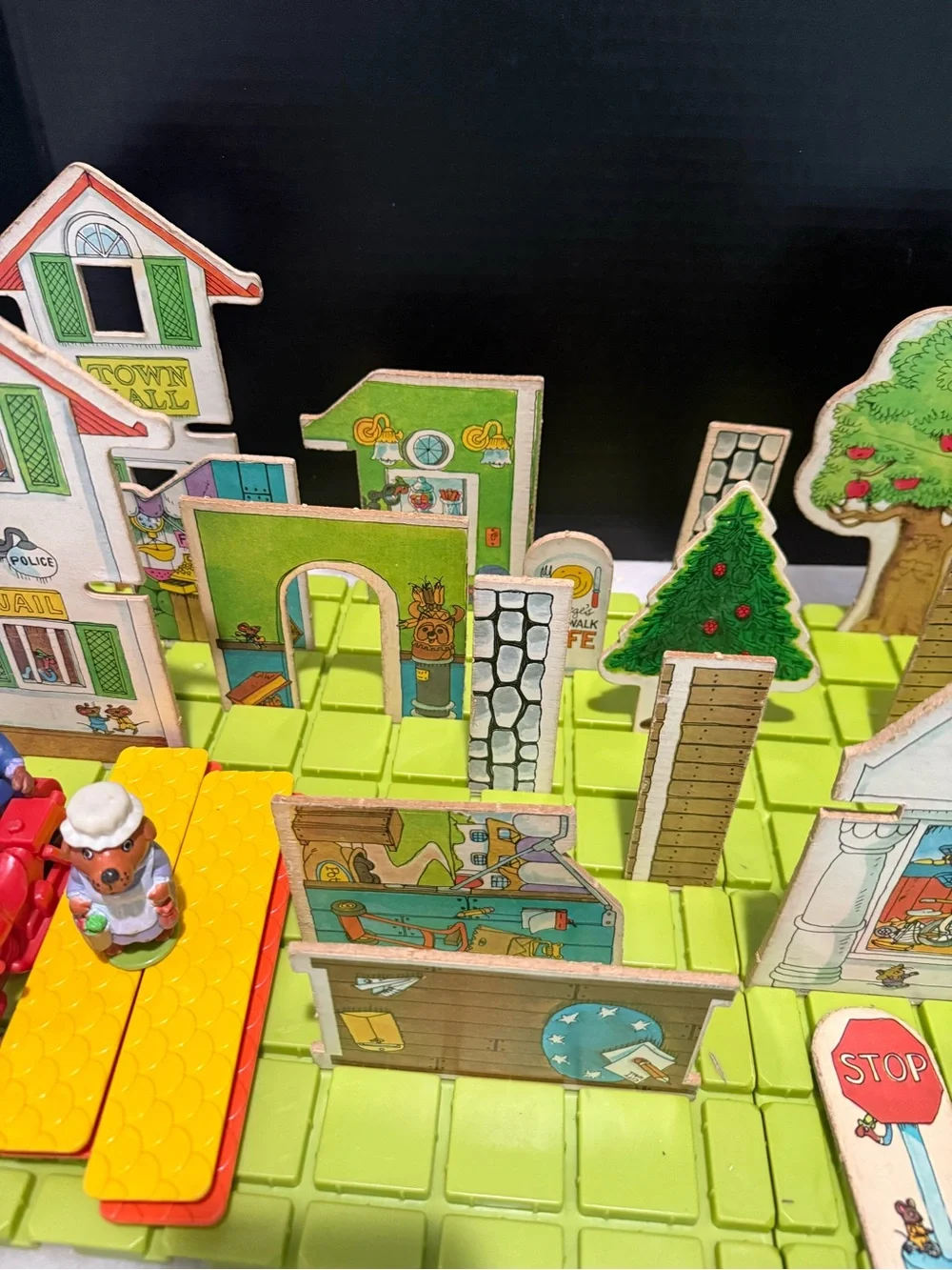 Vintage Playskool Puzzletown Richard Scarry's Mayor Fox's Town Center Vntg 70s